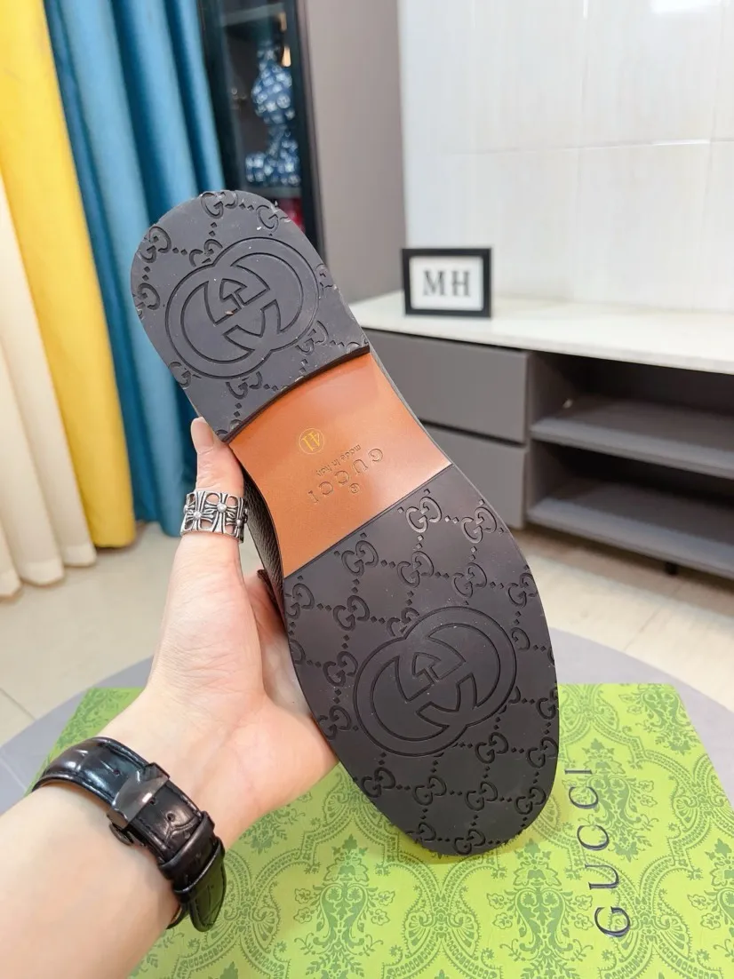 Men's shoes 💰500🌹🌹Niuli [GUCCI Gucci] A new style of formal men's leather shoes is coming~ The original quality upper is made of patent leather imported from Italy, the leather is soft and delicate, comfortable and soft first-layer cowhide lining, rubber wear-resistant outsole, the shoe shape is dignified and domineering, and the luxury charm cannot be concealed! The natural and free nouveau riche leads the trend. Code number: 38-44